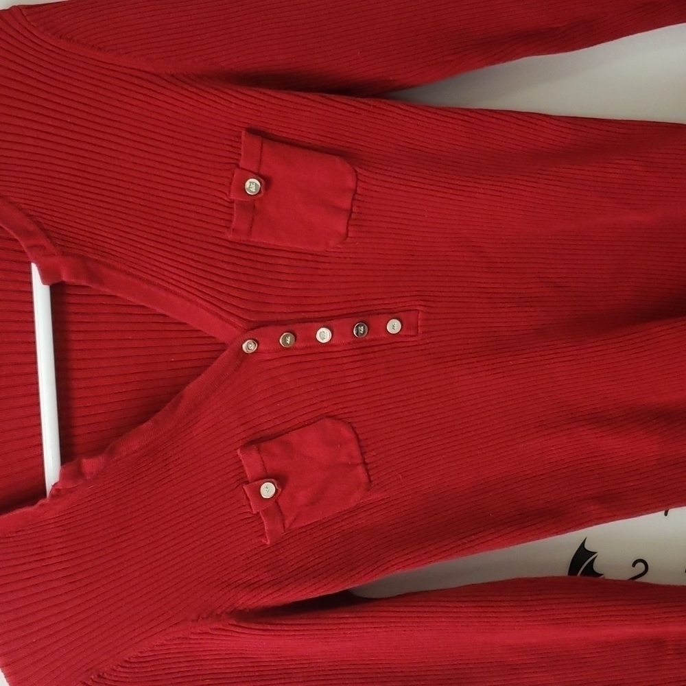 Long Sleeve Red Pocketed Medium VNeck Top - Picture 5 of 6